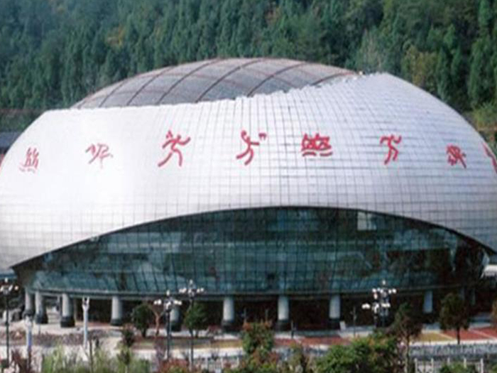 嘉定體育中心球形網(wǎng)架加工安裝